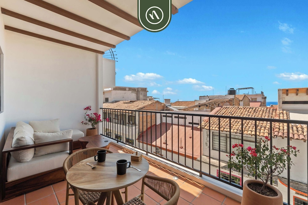 Luxury 2 BR - Downtown - Pool - Sunset in Terrace