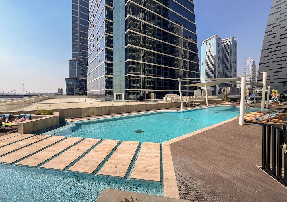 Elegant High Floor 2BR Urban Oasis