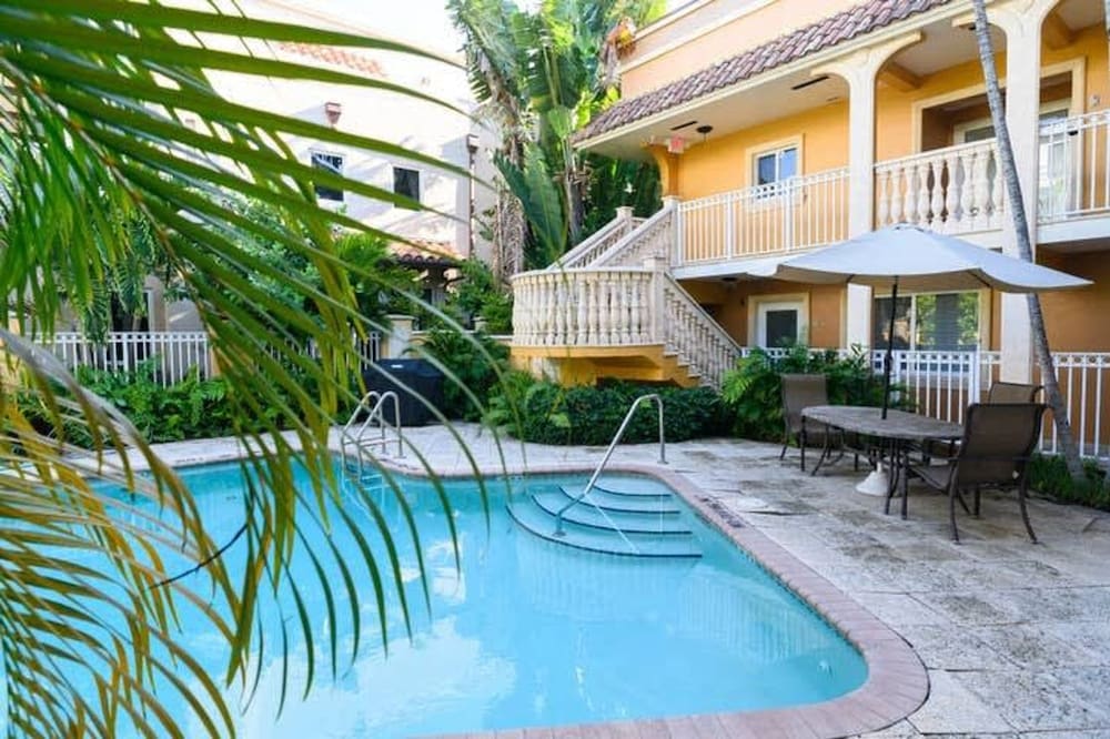 Spacious Beach Apt in Las Olas Blvd