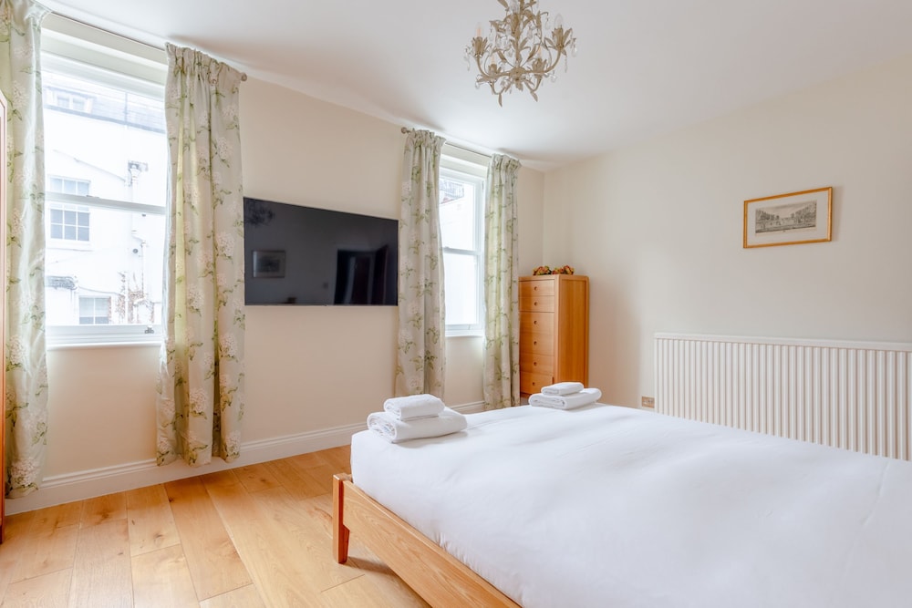 Spacious and Central 3 Bedroom House in Paddington