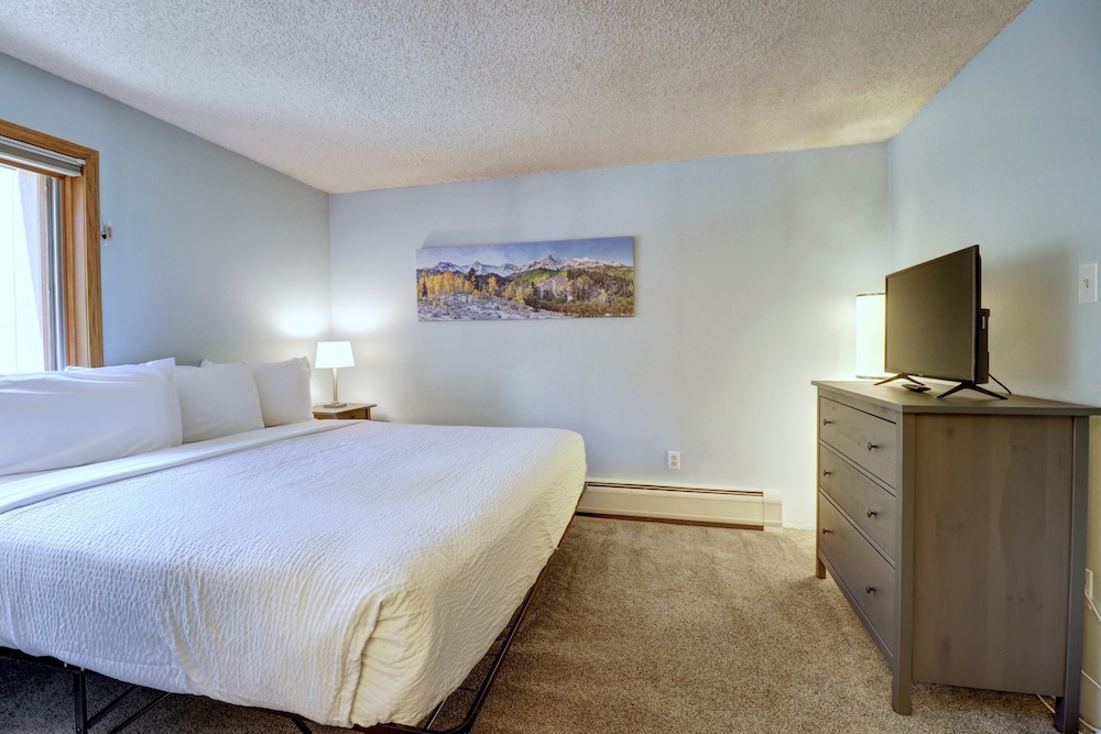Excellent Views From This Mountain Side Condo - PG107 by Redawning view 3