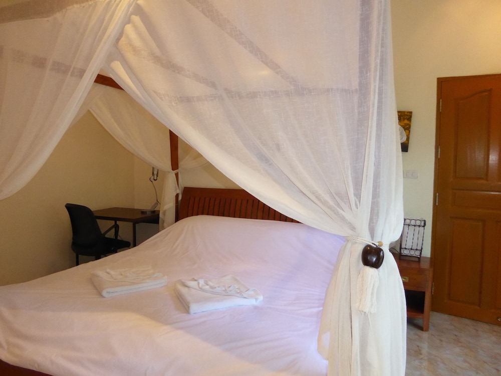 VIP Chain Resort Pool Villa