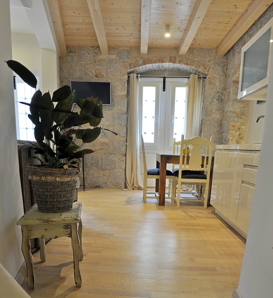 Room-triple Studio in the City Center