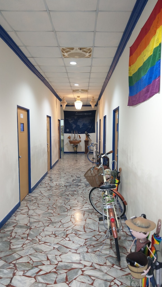The Lodge for Cyclists - Hostel