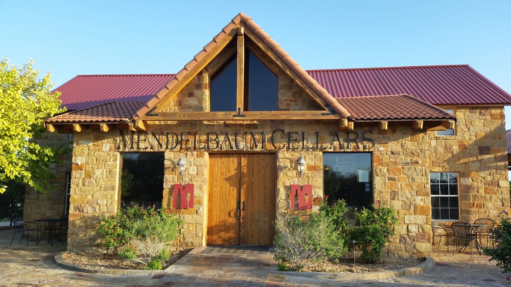 Hotel The Lofts at Mendelbaum Cellars - Image 1