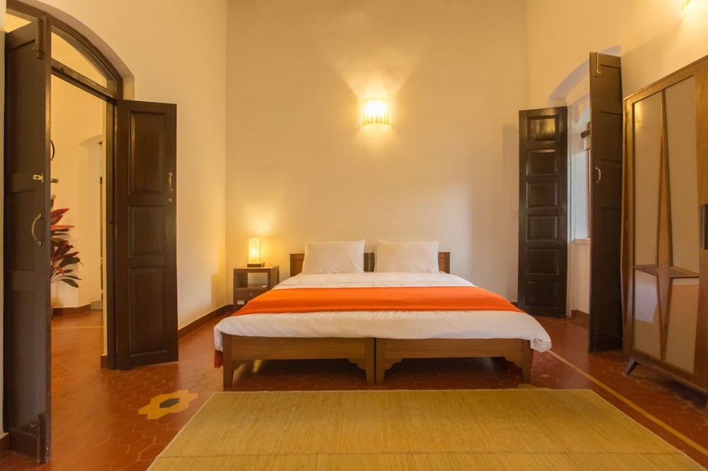 Salt by Hireavilla - 4BR w Heated Pool in Siolim
