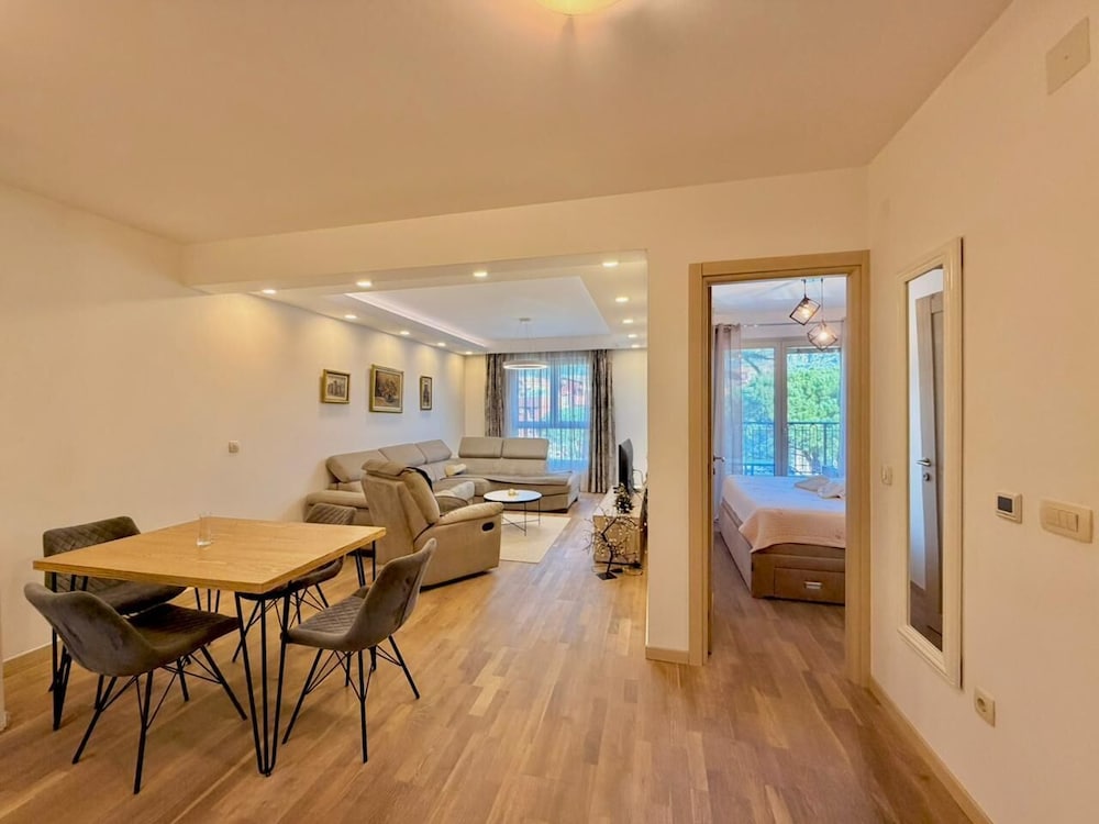 LV Central Apartment-Free Parking