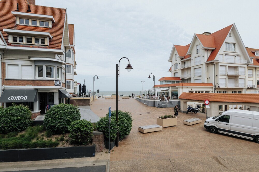Seaview Apartment in De Haan for two