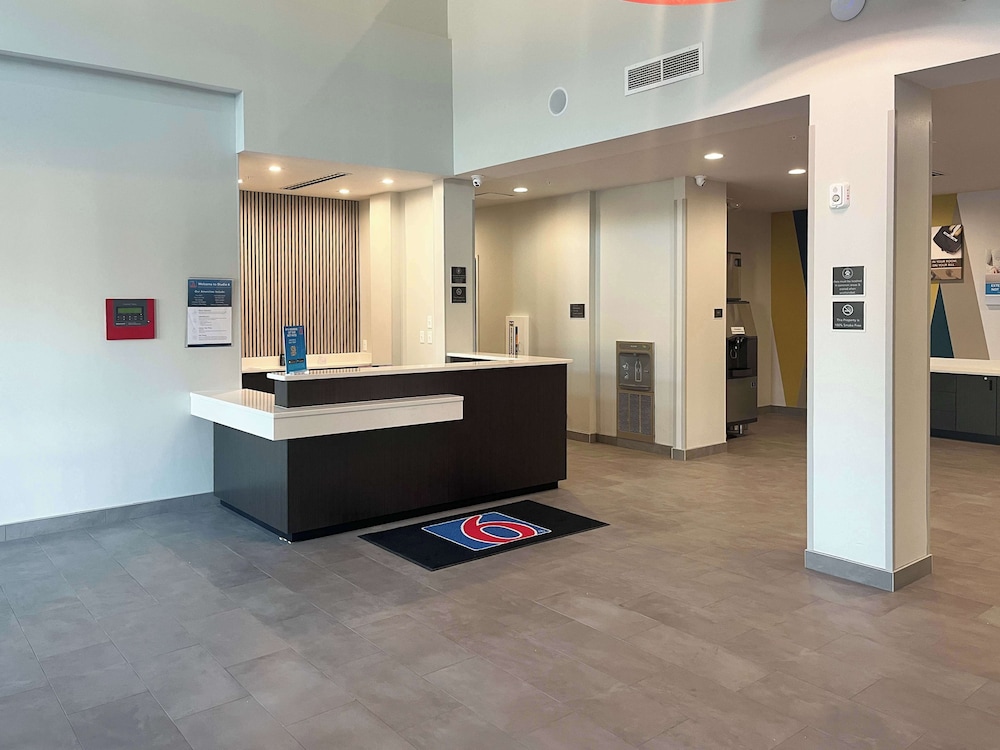 Studio 6 Richmond Airport