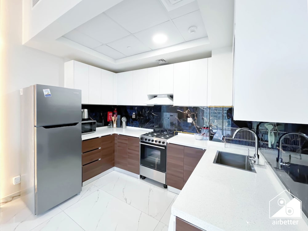 Jewelz Luxury 2BR Balcony, Pool & Garden Views