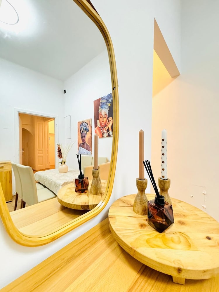 9BR Apt for 18P Walk to Augarten