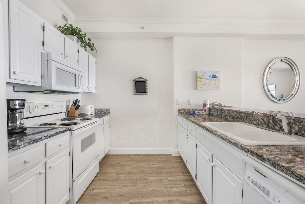Grand Pointe 512 Gulf-front Stunning Views Top-notch Amenities