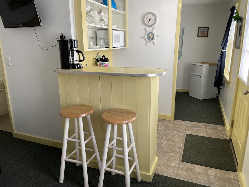 Moontide Motel Cabins & Apartments