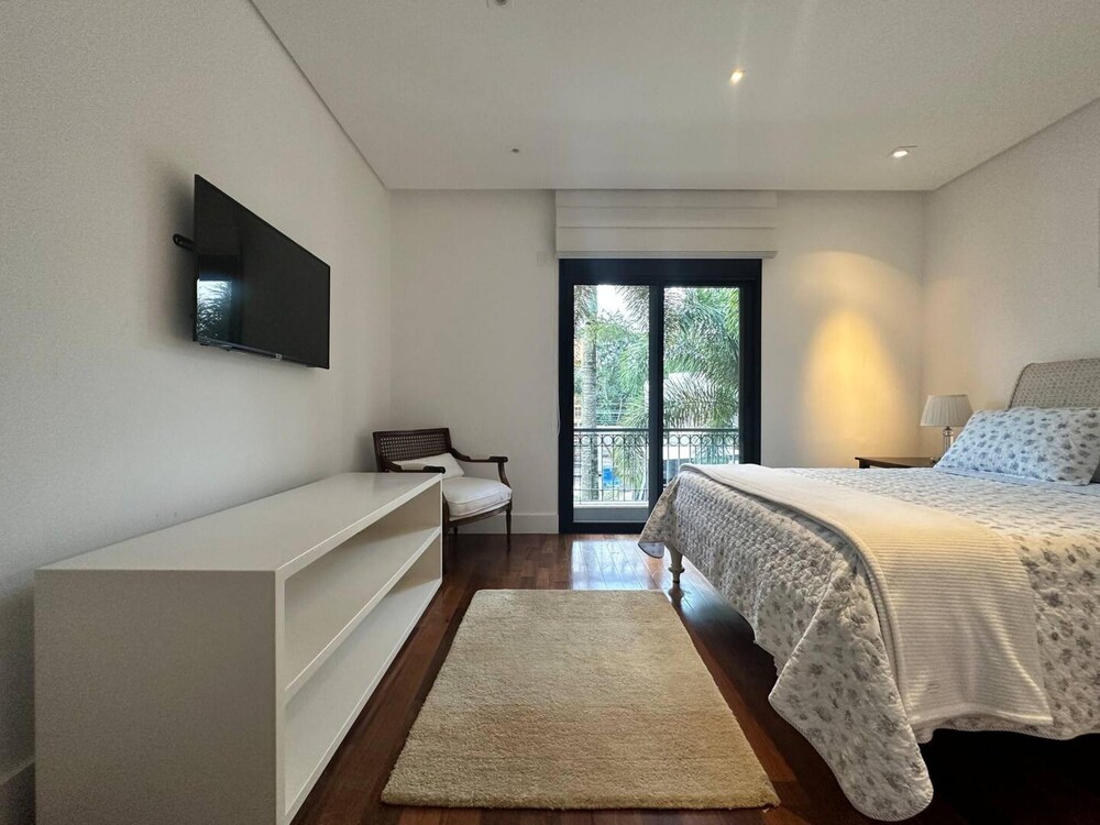 Mans o 6 Suites Riviera