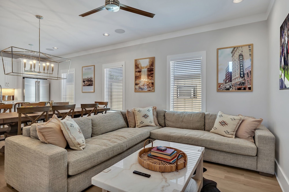 Soprano-private Rooftop-gr8 Walking Location