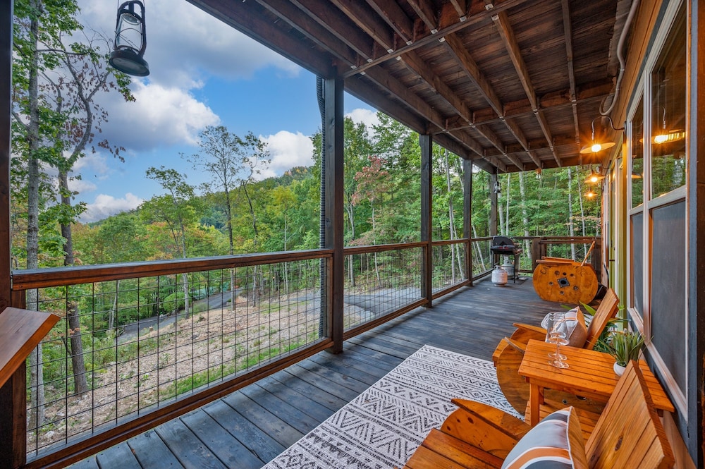 Goodness Gracious 3 Bedroom Cabin by RedAwning - Property Image 48