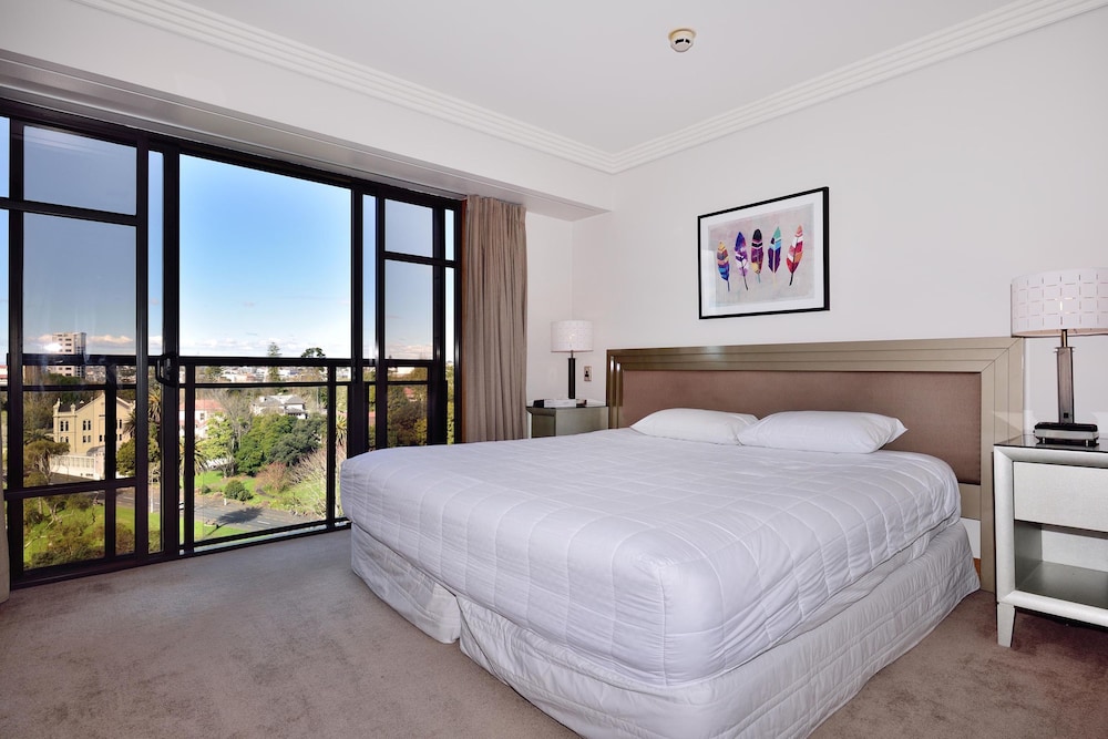 Elegant Apartment With City View