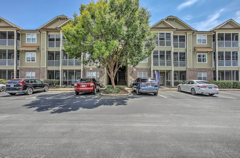 Walk to Crow Creek Golf Club: Condo w/ Pool!