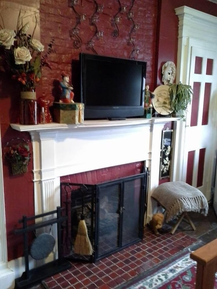 Brookside Inn At Laurens