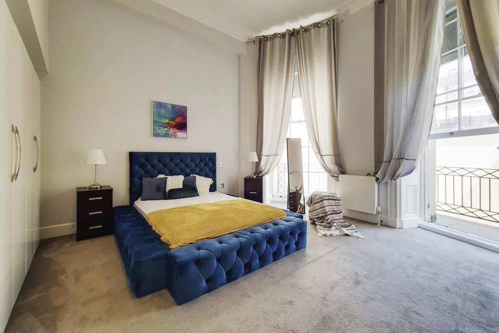 Beautiful One Bedroom Apartment With Balcony AC view 5