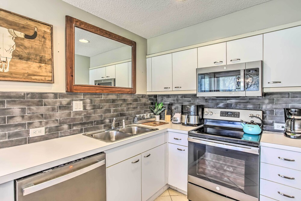 Myrtle Beach Retreat w/ Ocean Access & Porch! view 5