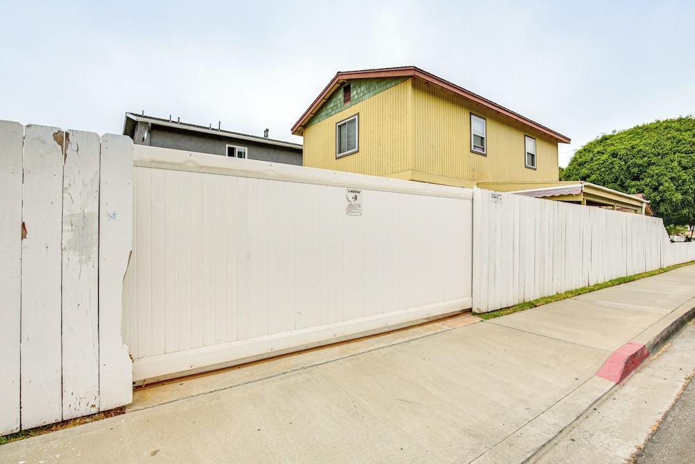 2 Mi to Ocean: Pet-friendly Imperial Beach Retreat