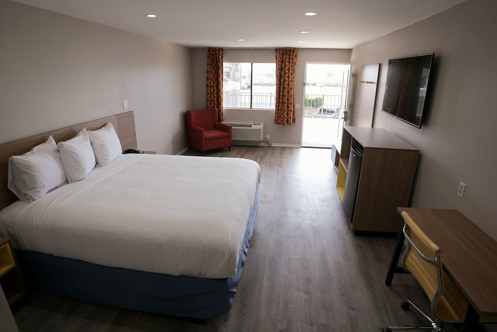 Days Inn by Wyndham Hemet
