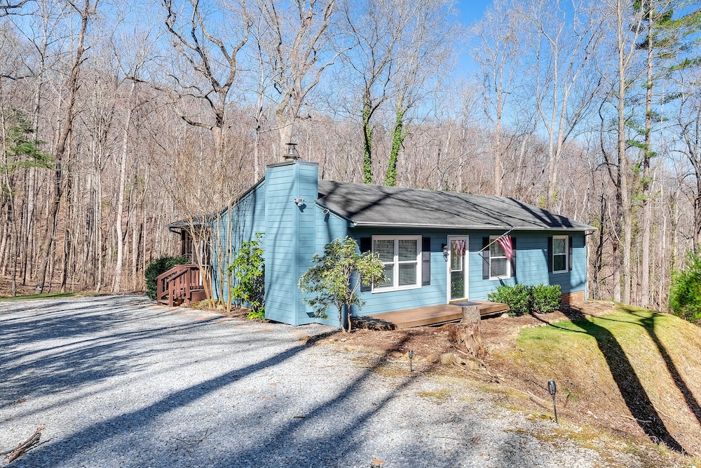 Pet-friendly Roanoke Home w/ Fire Pit + Grill! view 5