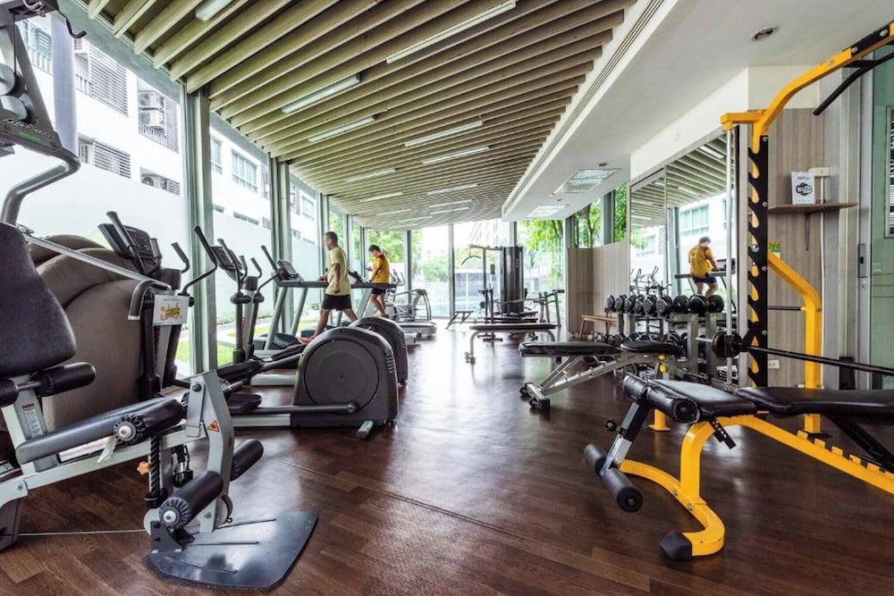 Modern Bangkok Apartment With Pool & Fitness