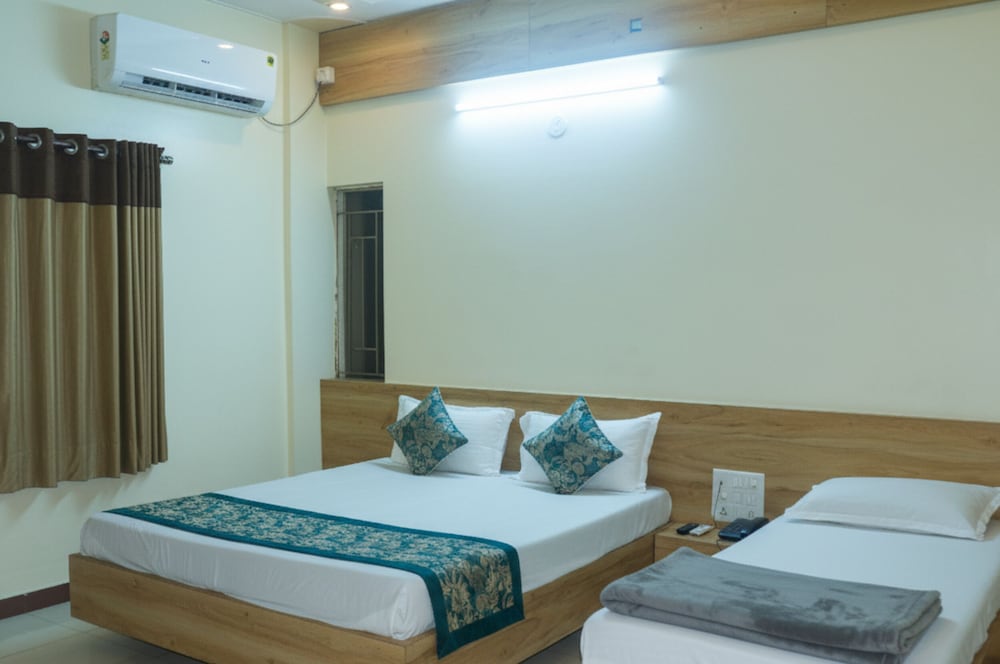 Hotel Radhika