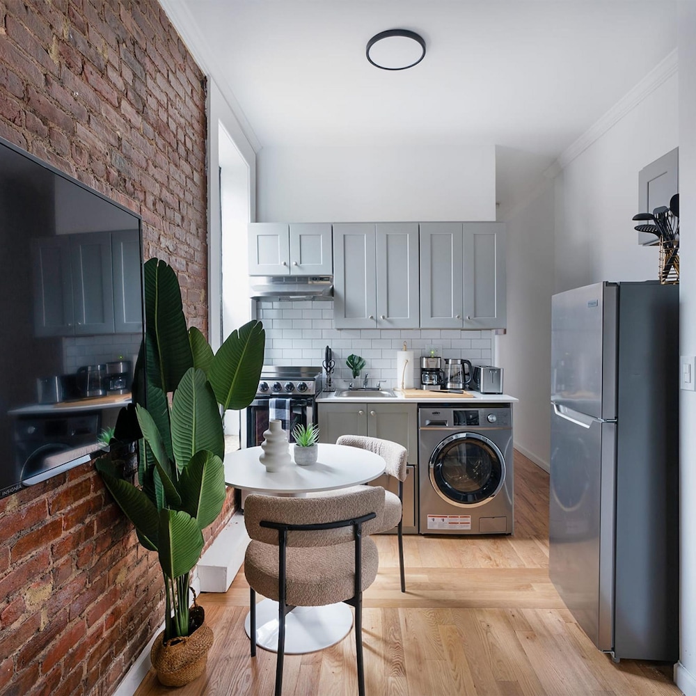 153-1g Newly Renovated 2BR Lower East Side