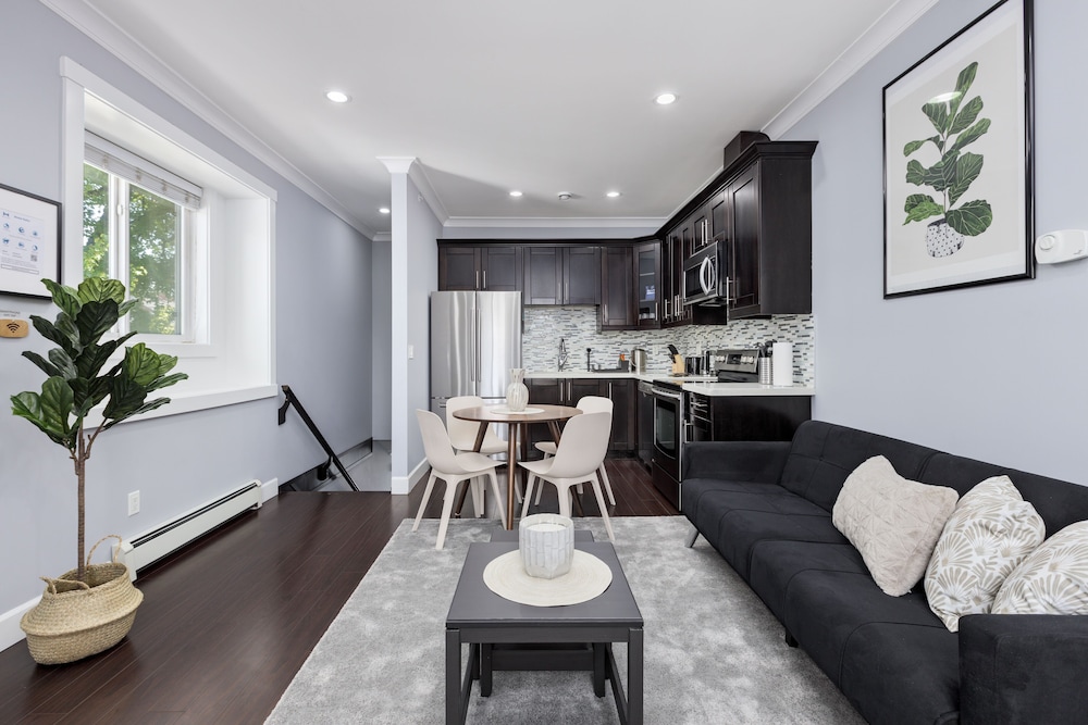 192 East 44th Ave