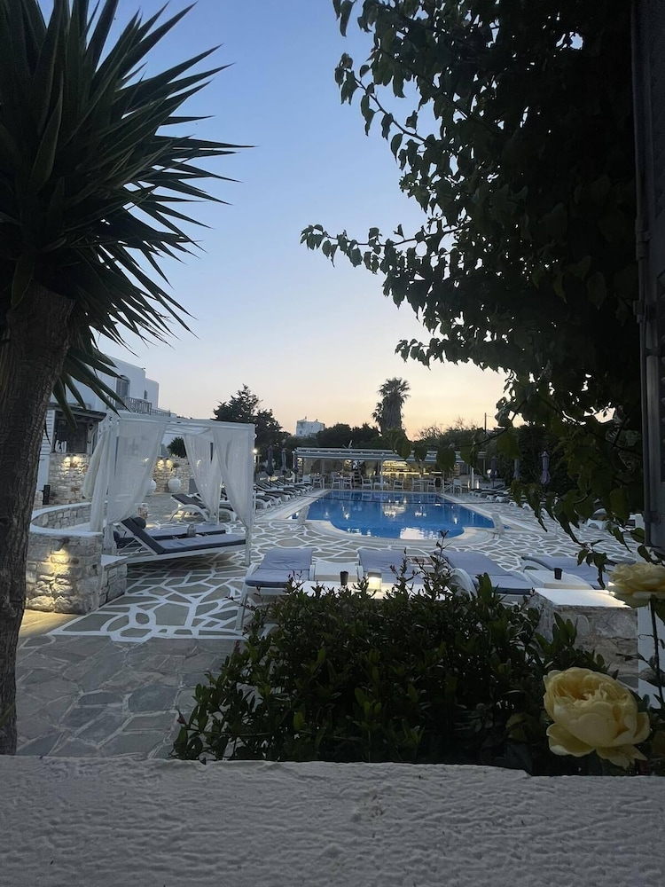 Zoumis Residence