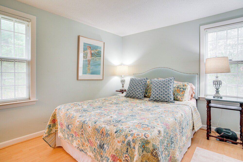Furnished Deck: Retreat on Mashpee River!