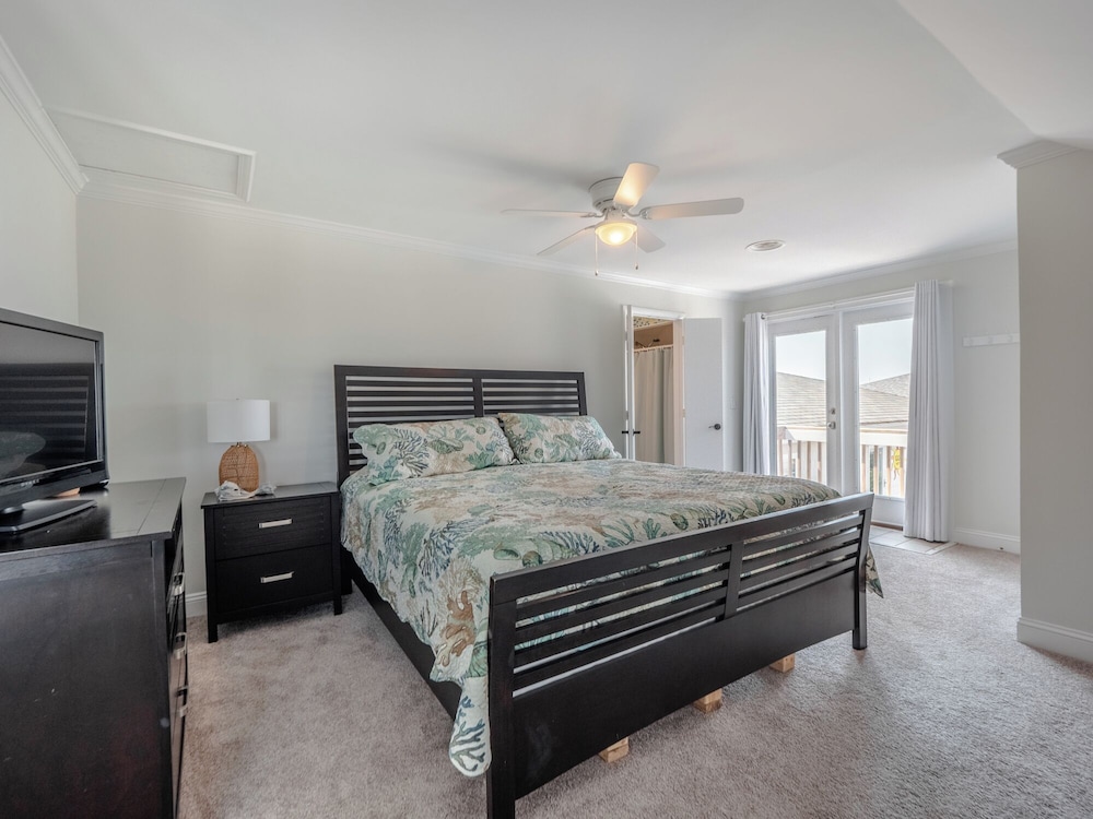 Surfside Cottage by Topsail Realty