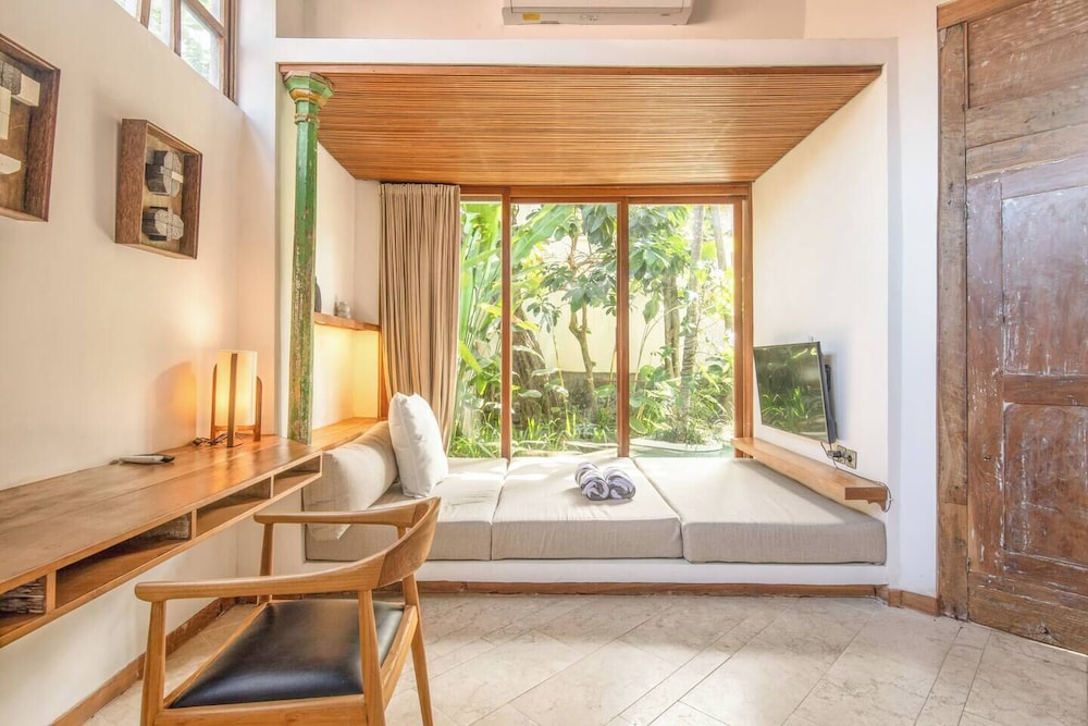 Stylish 1BR Villa With Pool, 800m to Canggu Beach