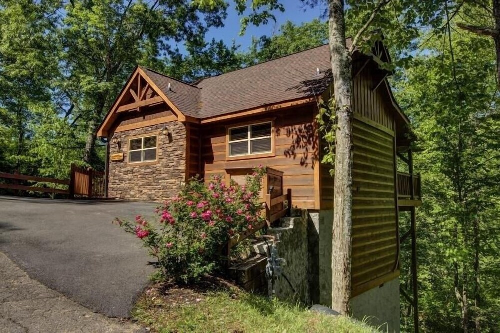 Mountain Romance - 1 Bedrooms, 1 Baths, Sleeps 4 Home by RedAwning