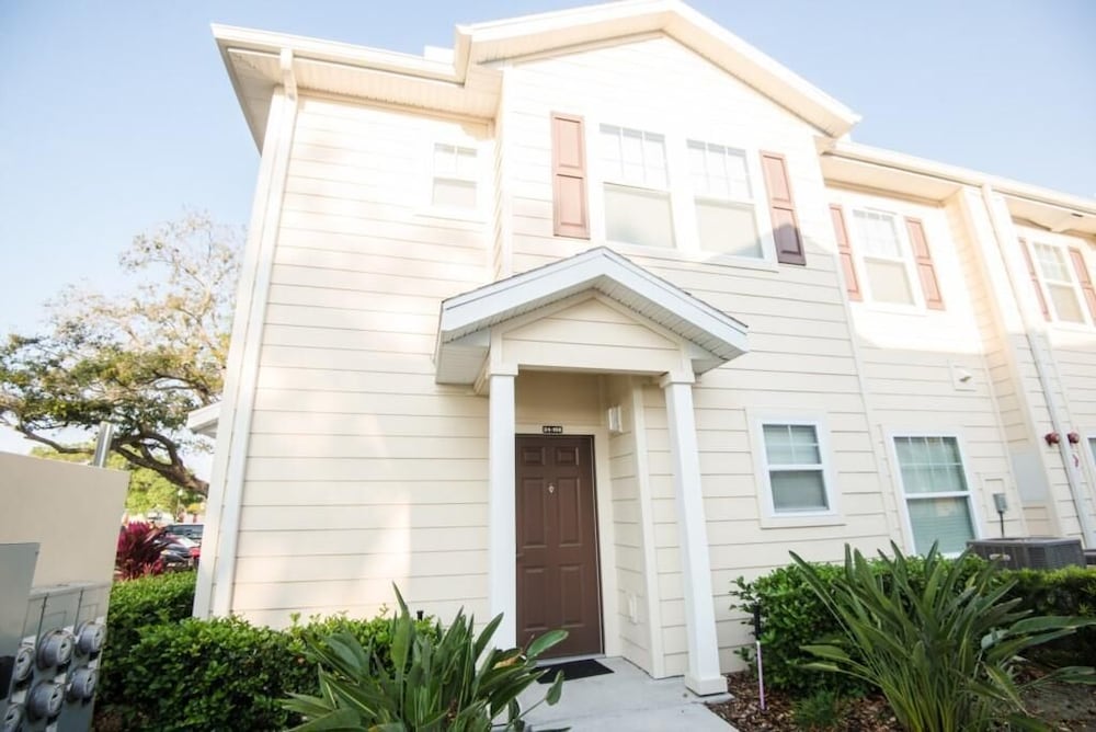 Lucaya 4 Bedrooms 3 Baths Townhome With Starwars Bedroom! view 3