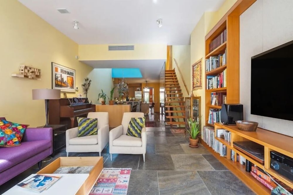 Surprisingly Unique 2br Urban Oasis W/ Sauna In Ny 2 Bedroom Home