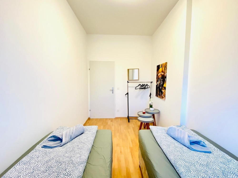 5 Bedroom Apartment near Schonbrunn