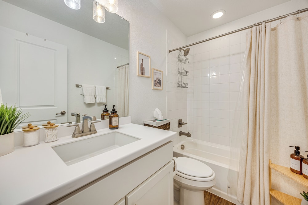 Bright Colorado Springs Home, 10 Mi to Dtwn!