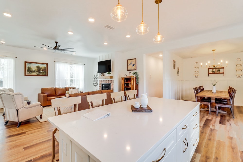 'the Hamilton Heber Springs' Home w/ Hot Tub!