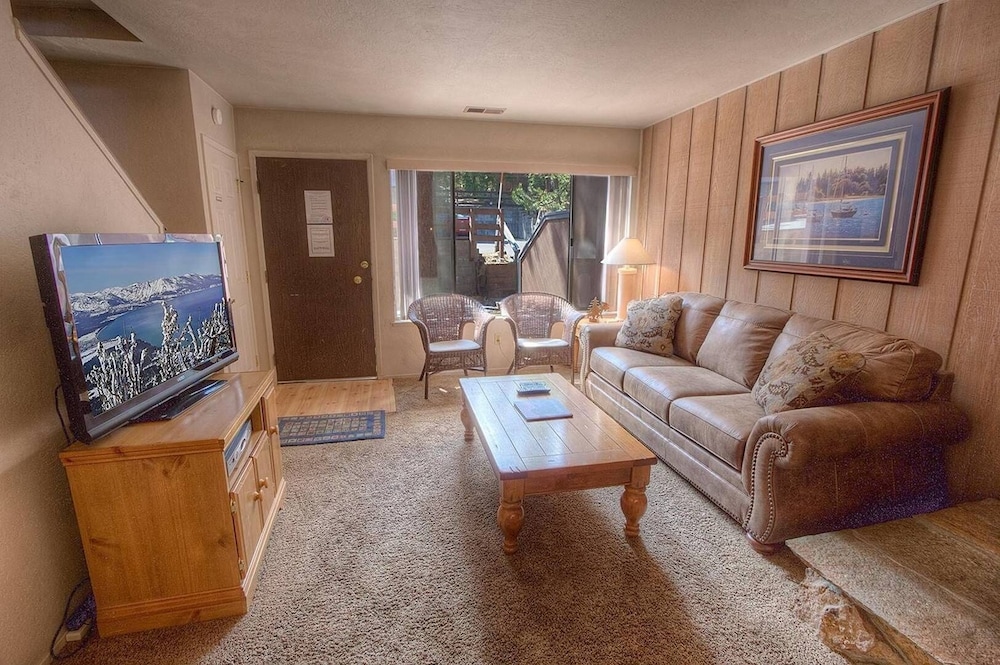 Lake Tahoe Vacations - Heavenly Mountain Hideaway 2 Bedroom Home by RedAwning - Property Image 6