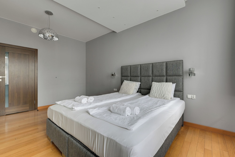 Tobiasza Residence by Grand Apartments