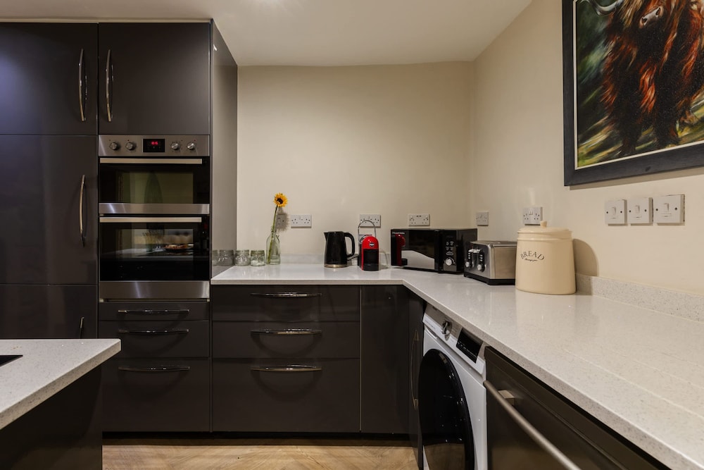 Stylish 4-bedroom Townhouse in the Heart of Bath