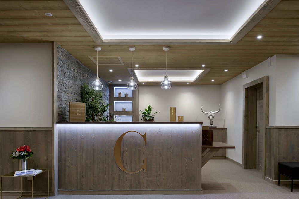 Lobby & Reception