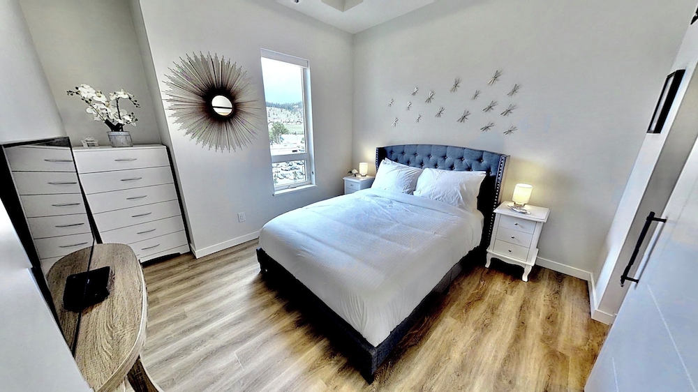 Brand New, Top Floor Condo Downtown - Image 5