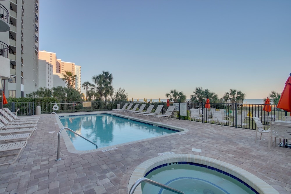 Hosteeva Oceanview Meridian Plaza Condo