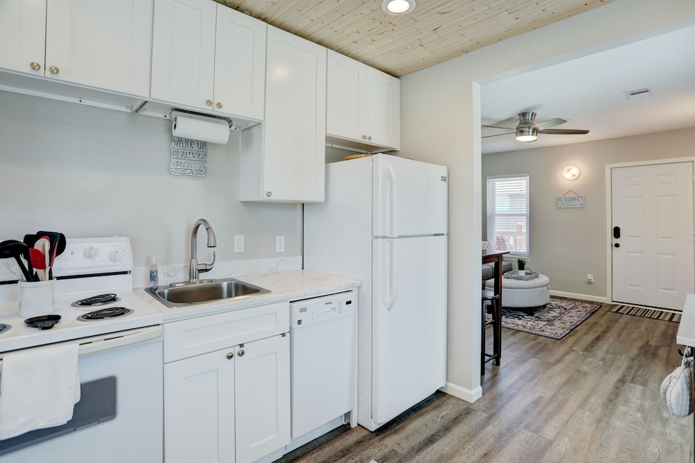 < 1 Mi to Sea Isle Beach: Home w/ Fire Pit & Grill view 5