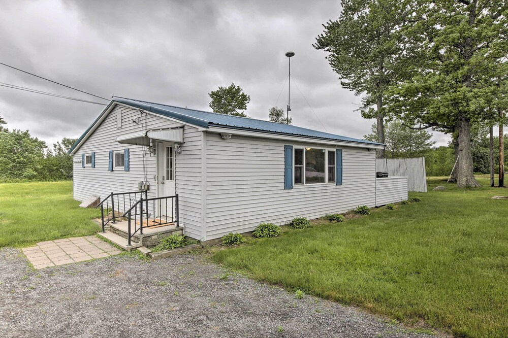 Pet-friendly Togus Pond Home: Kayak & Canoe! view 3